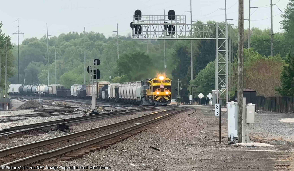 NS 1069 leads 171 towards the Fort Wayne Line.